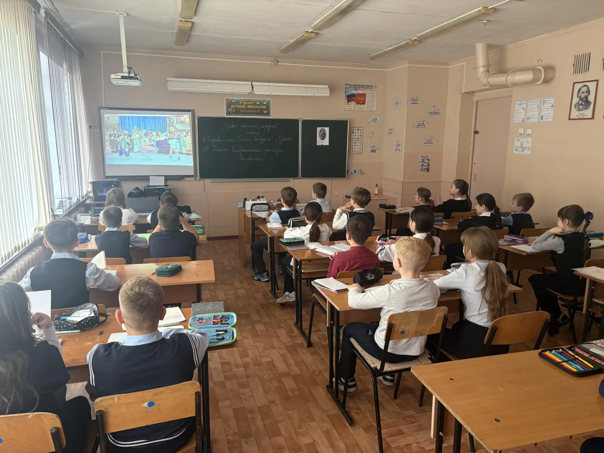 С 211-летием, театр Тургенева! 🎭✨🏛️