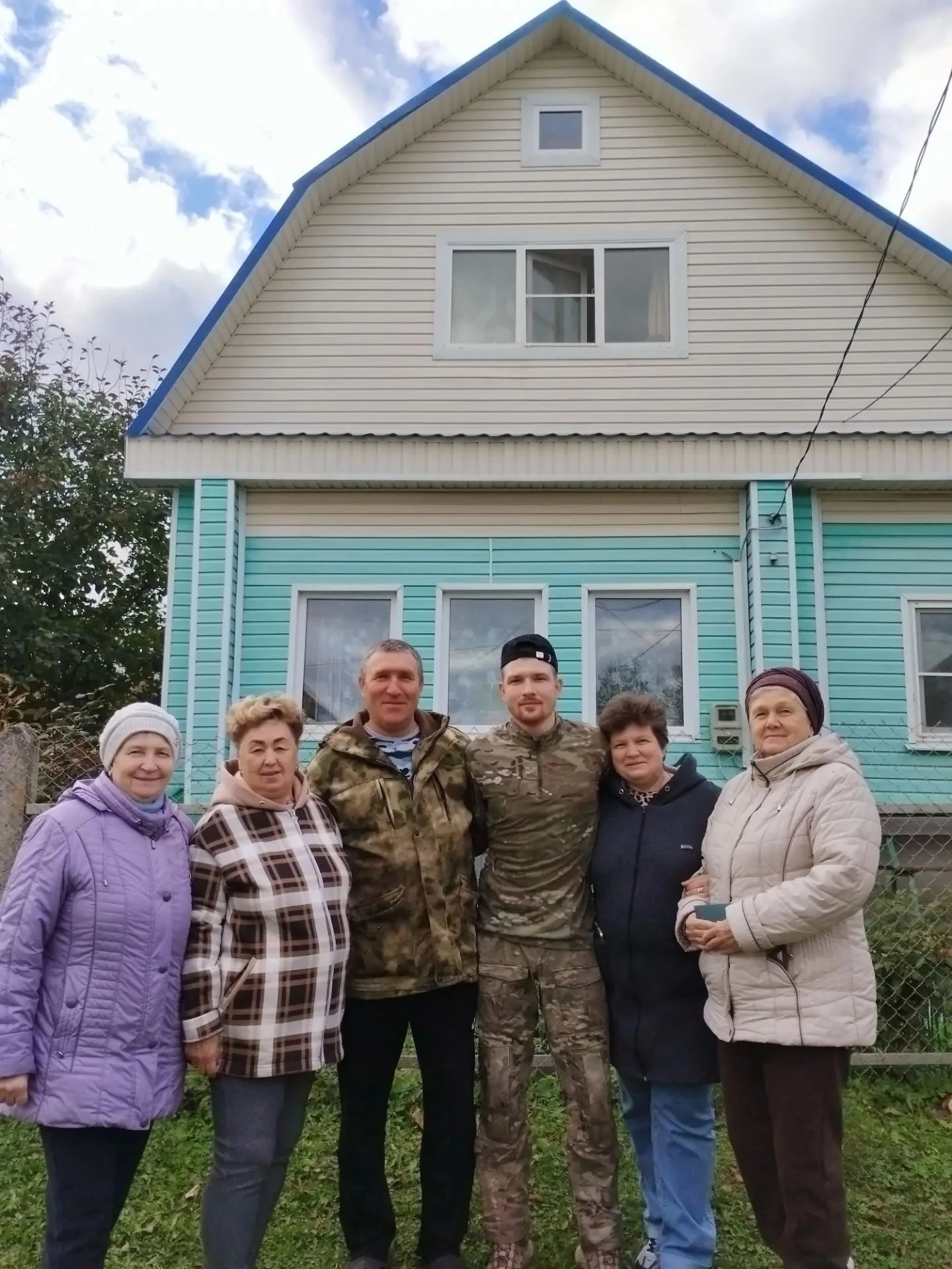 Сегодня жители д. Марфино передали помощь для участников СВО и поблагодарили своего зем...
