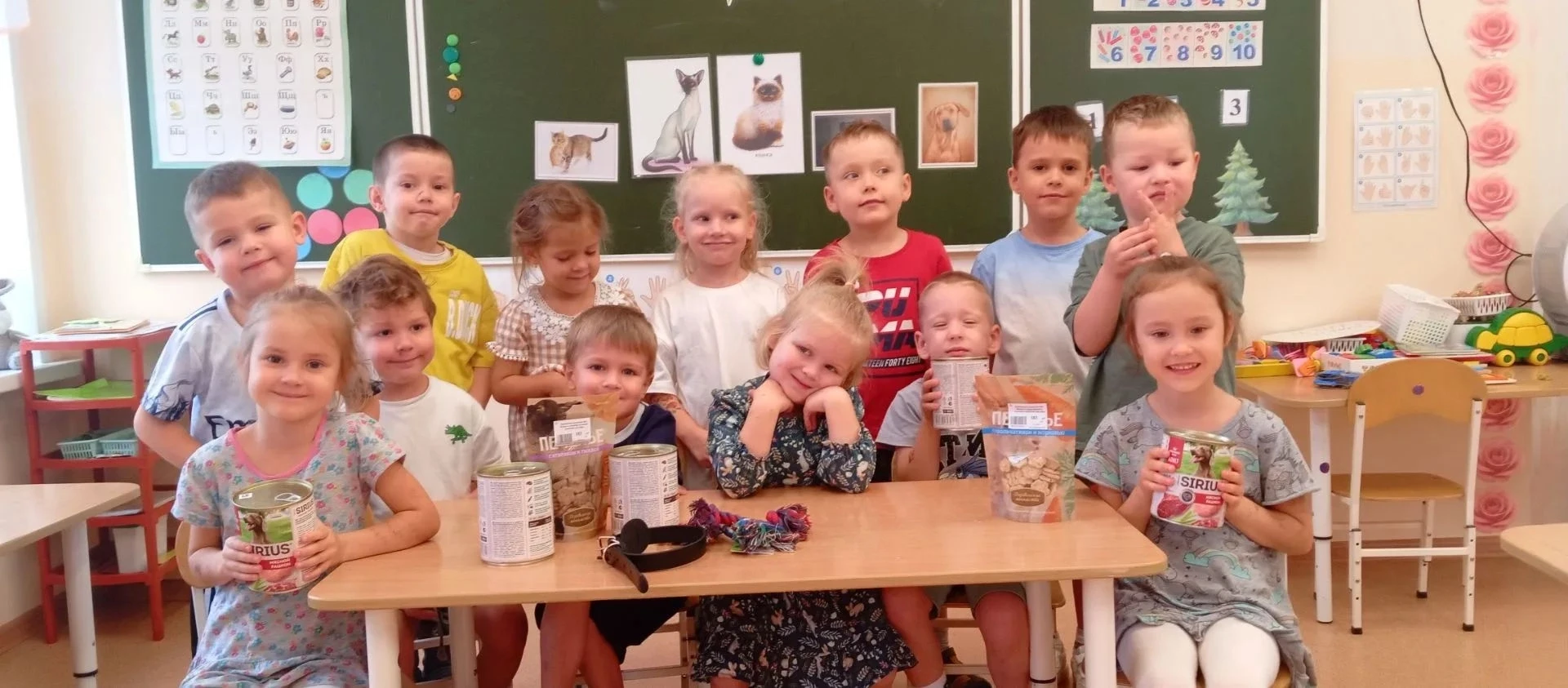 Средняя группа "Светлячки" в честь Международного дня защиты животных участвовала в бла...
