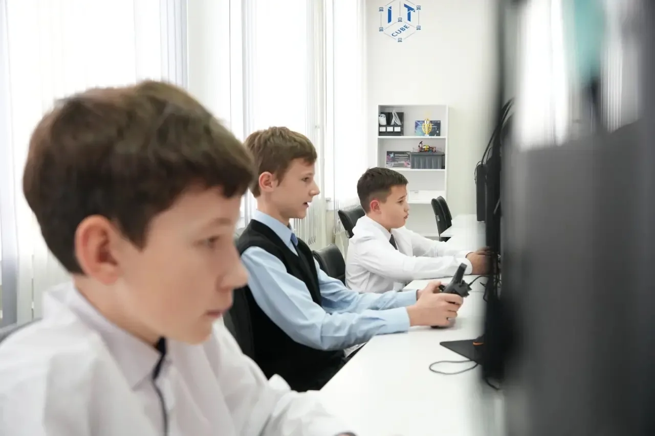Скорость, точность и мастерство пилотирования: в IT-кубе прошли городские соревнования ...