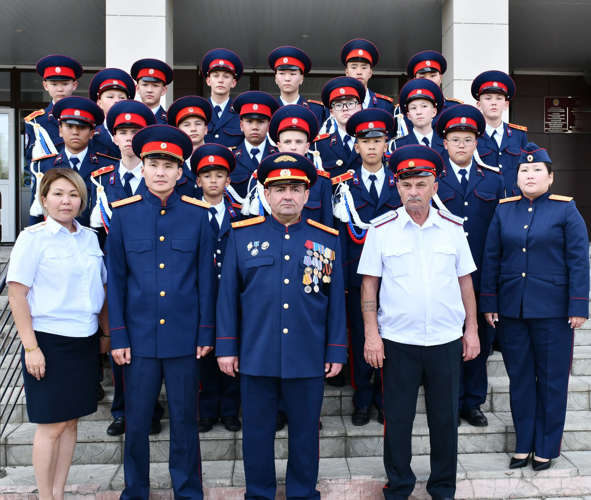 В Казачьем кадетском корпусе им. О.И. Городовикова кадеты СК России приняли торжественн...