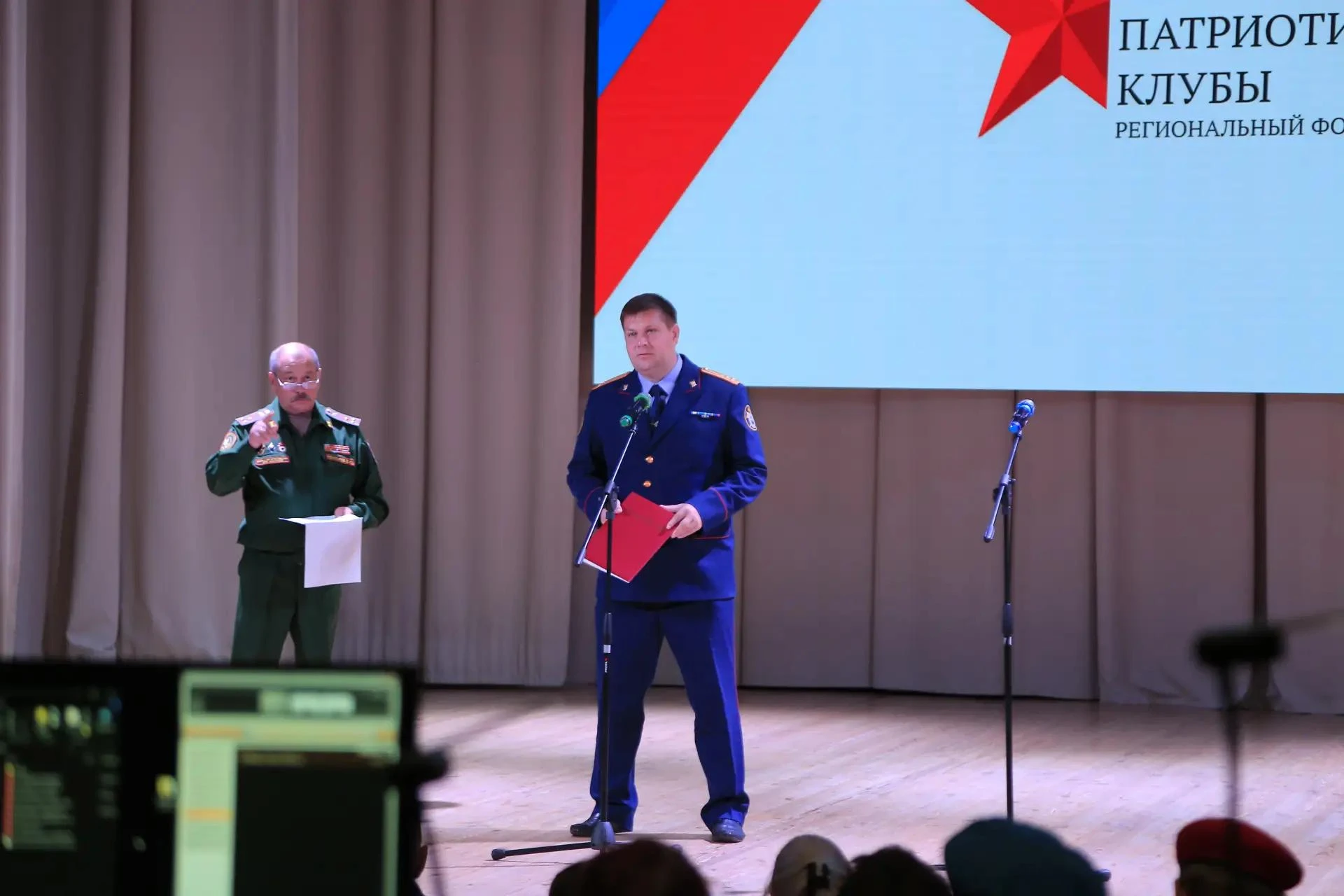 Сотрудник следственного управления Следственного Комитета России по Ульяновской области...