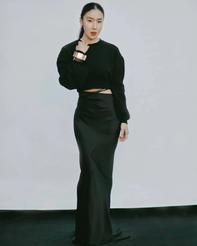 Нина Парк готовится к запуску собственного бренда косметики, пишет Beauty Independent.