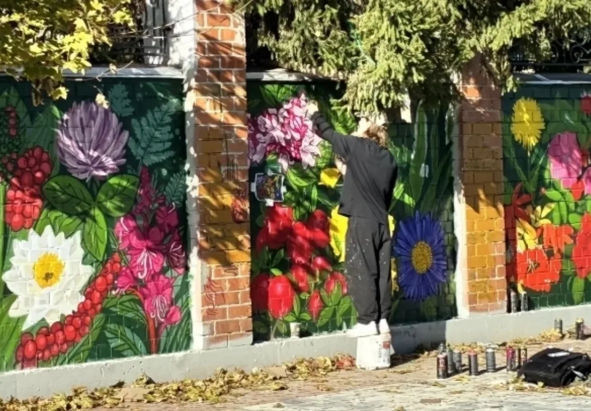 В Тюмени продолжают благоустраивать сквер рядом со Спасской церковью