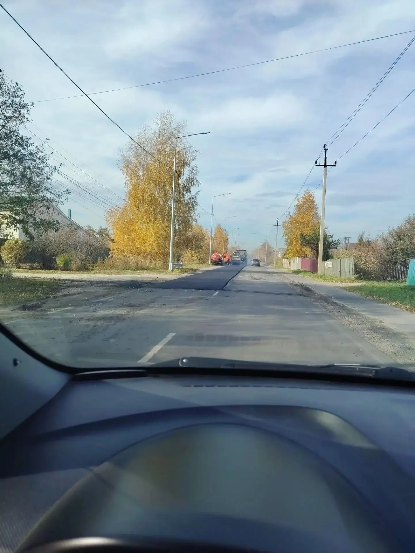 🚧 На Островского ремонтируют дорогу