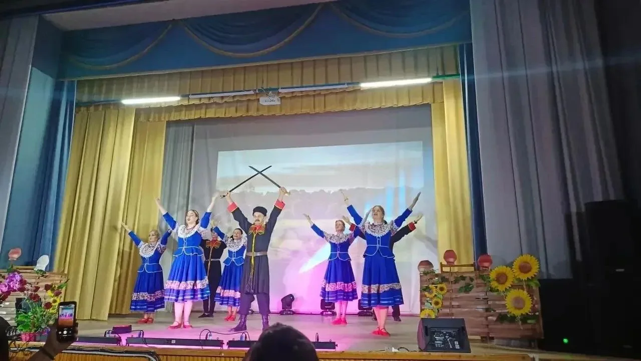 🎉 В посёлке Хмельницком прогремел праздничный концерт «Казачий круг»!