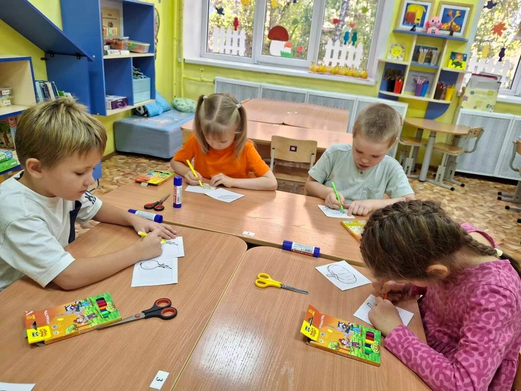Дружная команда «Пчёлок» сотворила чудо! 🍏🥕 Ребята вместе собрали целую корзину фрукт...