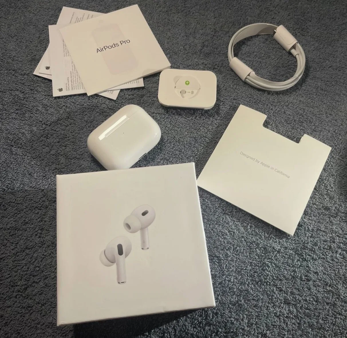 продам наушники AirPods Pro 2, серийный номер пробивается на сайте Apple, шумоподавление и