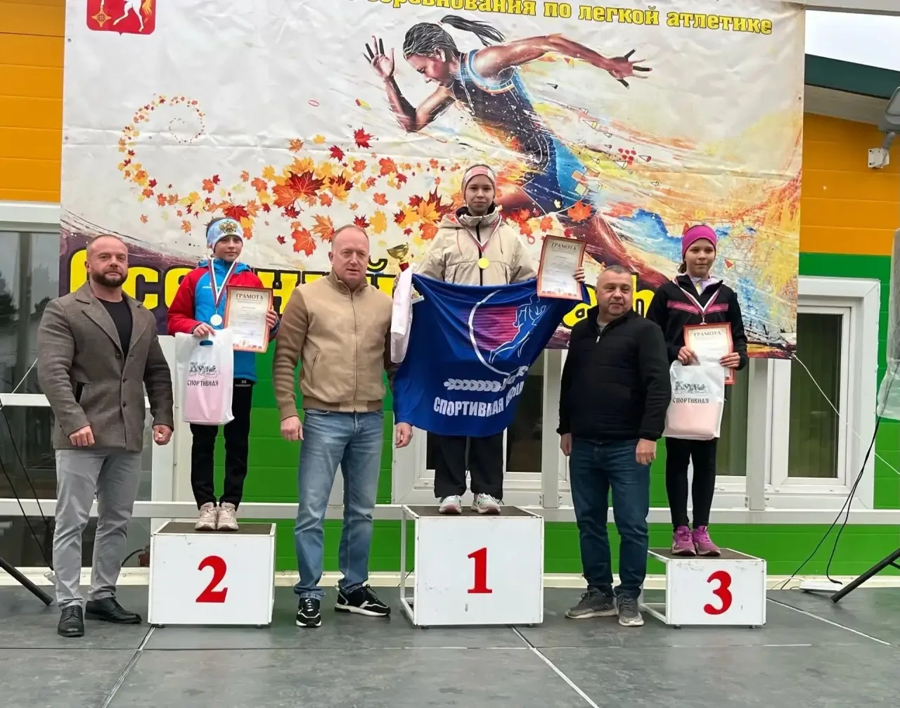 Пока все прятались от дождя, наши легкоатлеты забирали медали! 🏃‍♂️🏃‍♀️💨