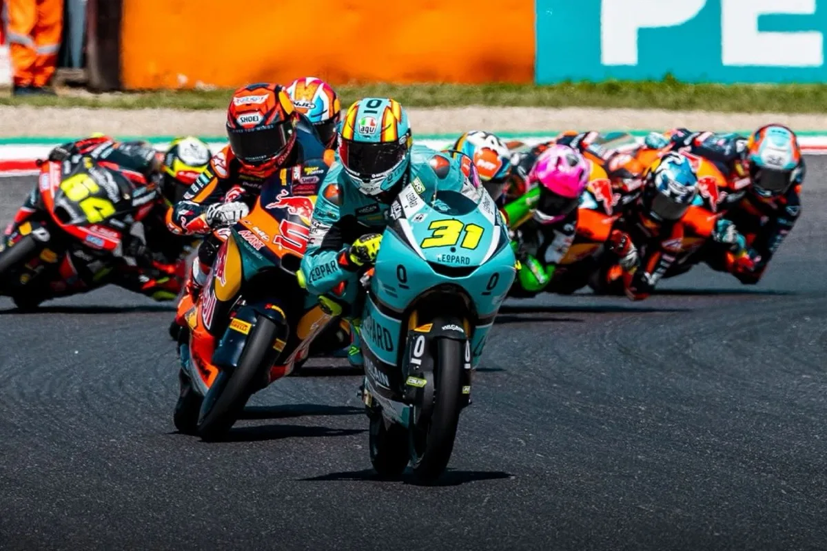 Новый скандал в MotoGP: Leopard Racing выиграла суд против FIM за дисквалификацию Ферна...