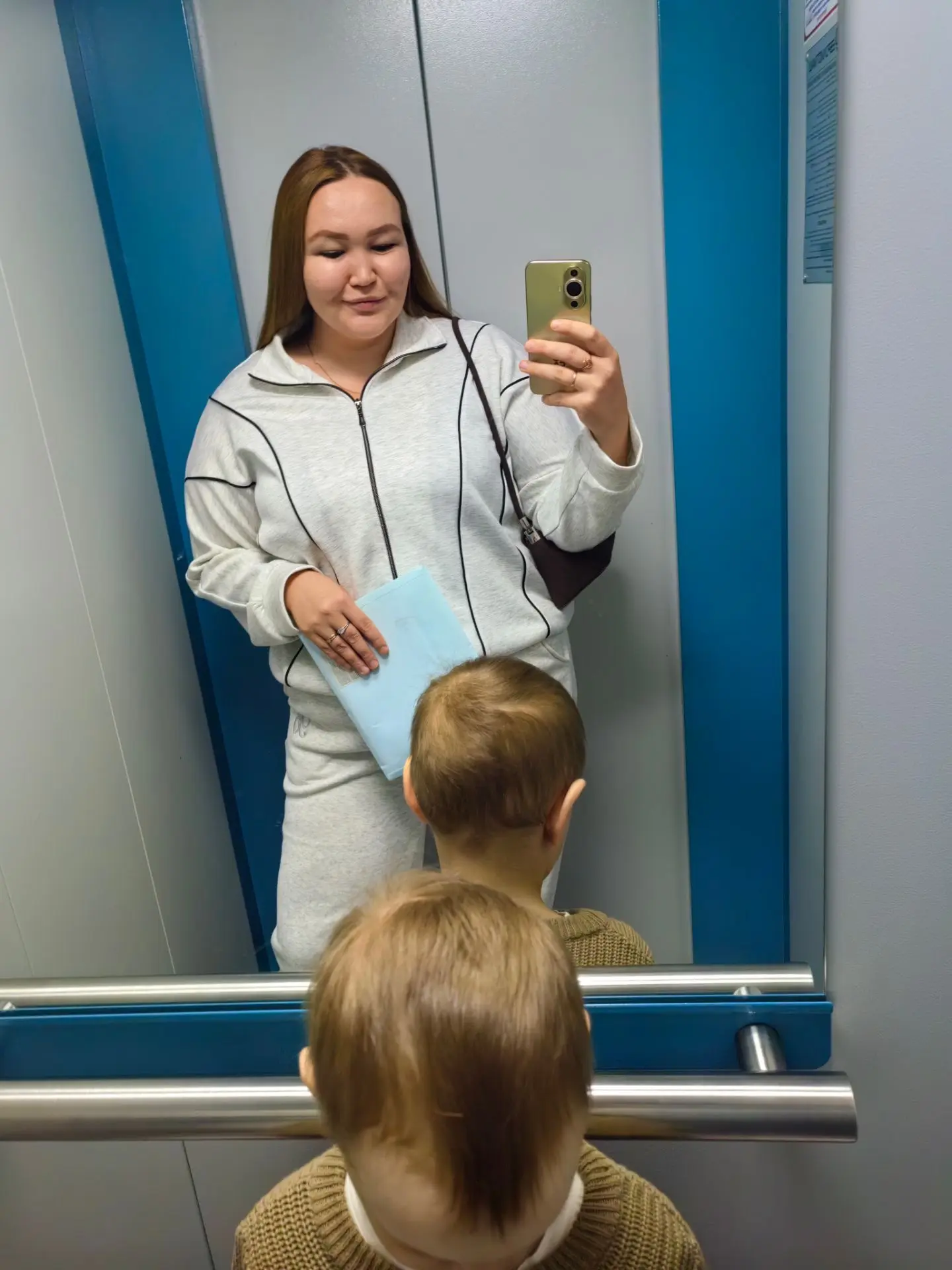 Мы тут с моим обиженным мальчиком мед осмотр наш проходим, все никак не пройдём 🥲