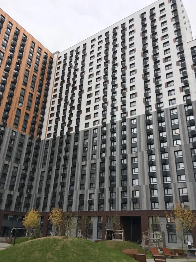 🤯 Москвичу придётся откладывать всю зарплату 12,2 года, чтобы накопить на новостройку
