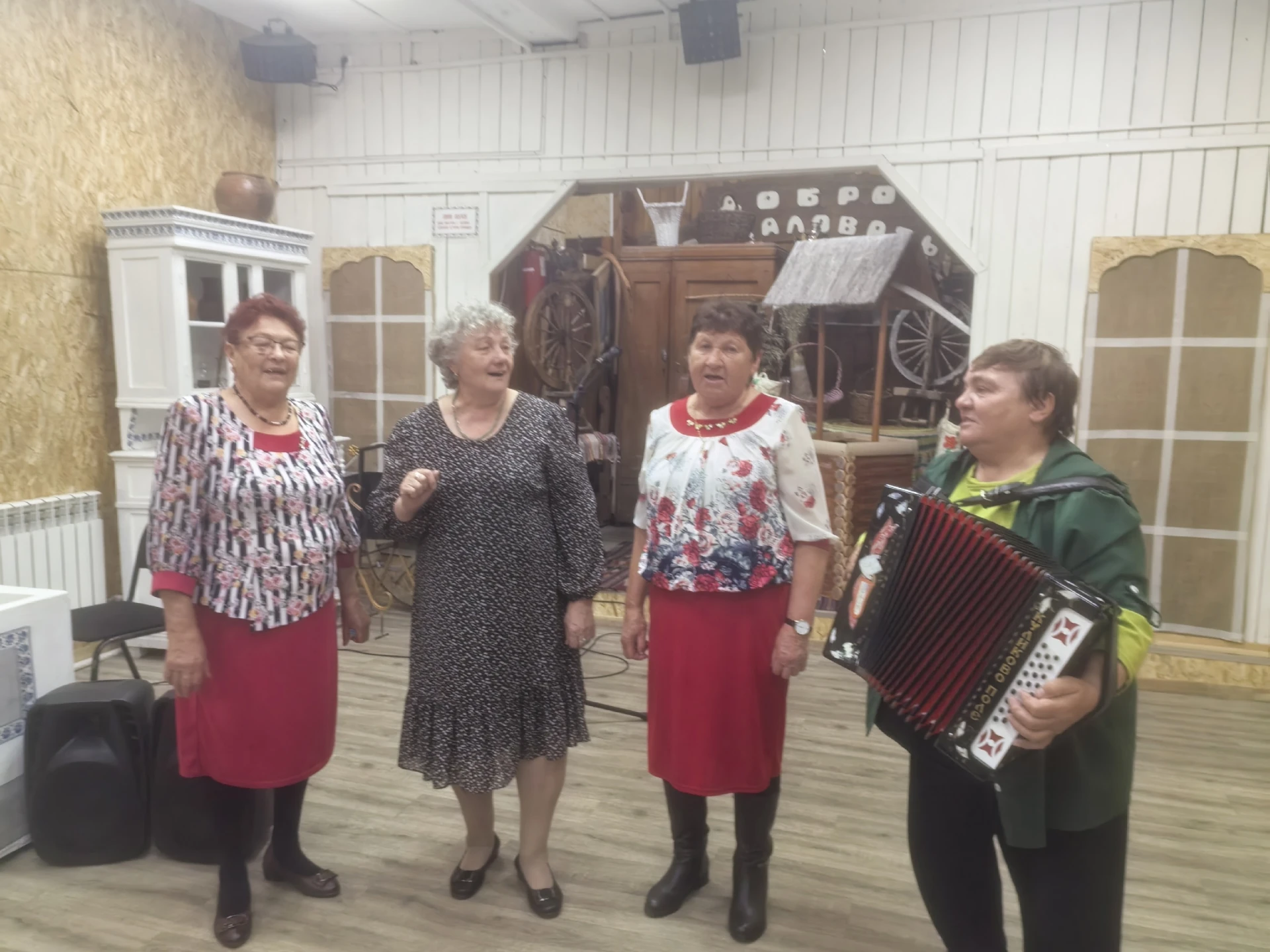 1 октября в Доме культуры села Алехино прошел вечер-кафе «Мелодии моей юности», присутс...