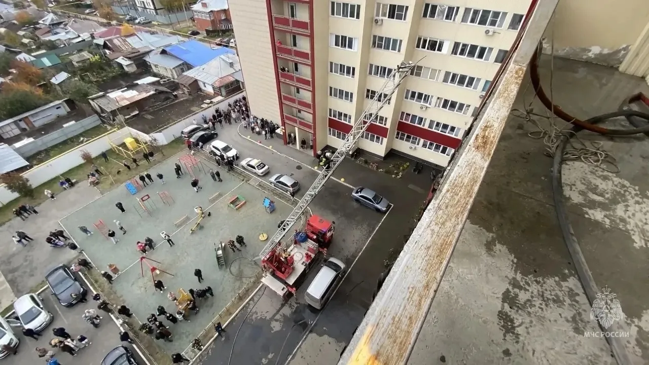 🔥 В Барнауле загорелась квартира на восьмом этаже 18-этажного дома