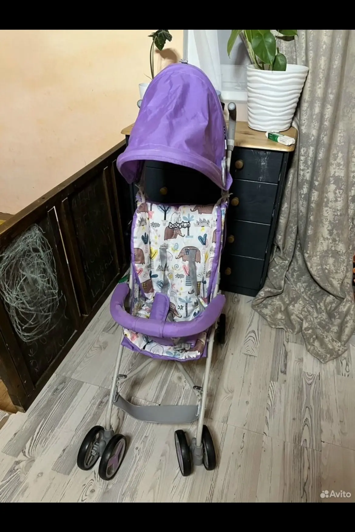 Отдам за благородность коляску и одежду