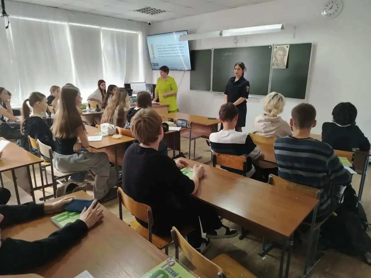 🚦Безопасность на дорогах: встреча с инспектором ГИБДД