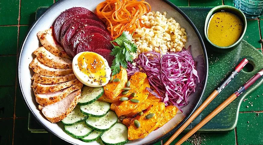 Боул с курицей и булгуром — Красота на тарелке и польза в каждом кусочке