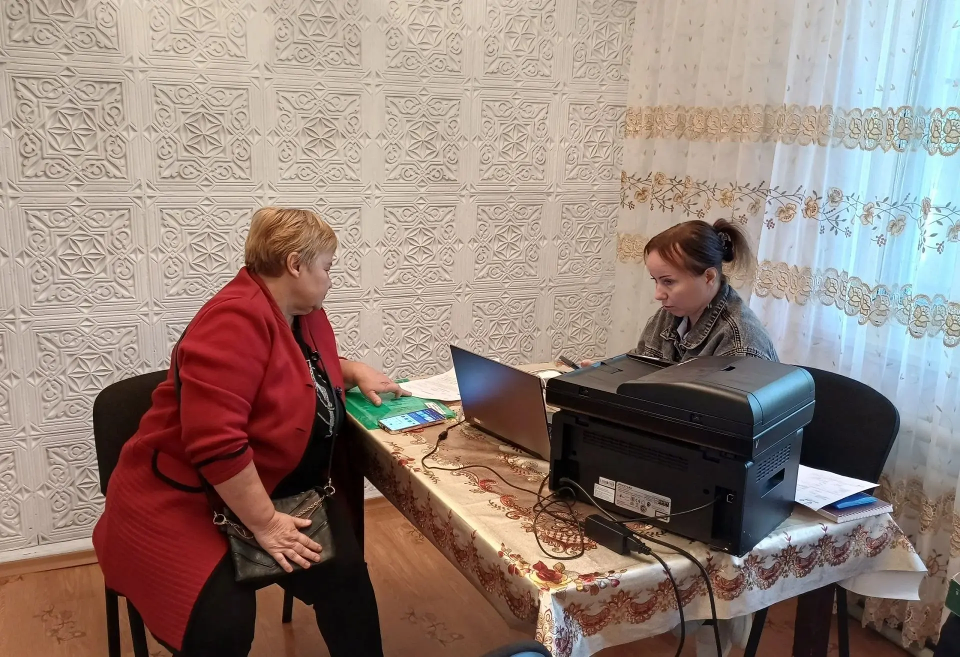 🏘️ В поселке Дубовский состоялся выездной прием мобильного офиса МФЦ.