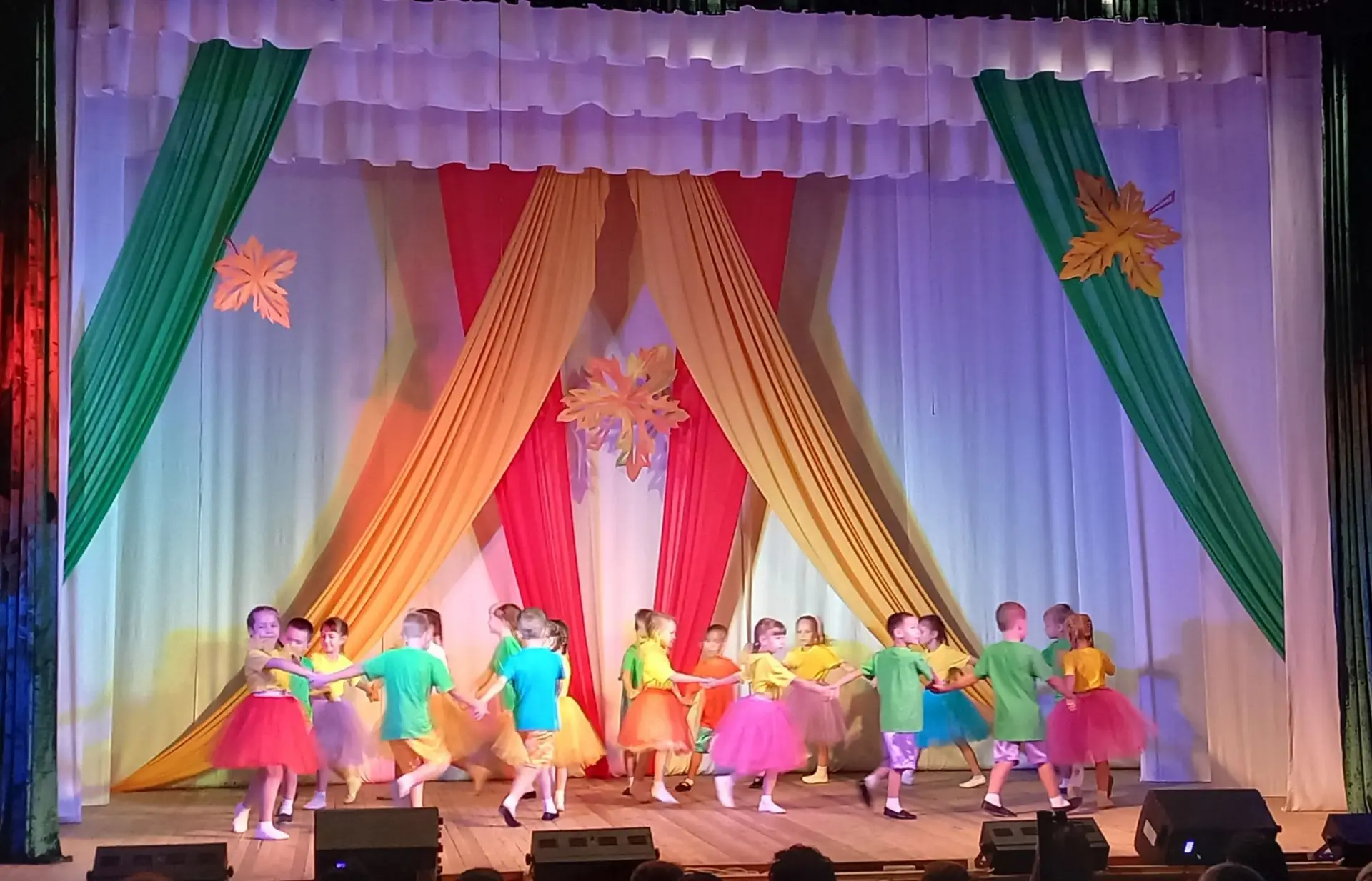 Воспитанники нашего детского сада выступили  на сцене ЦДТ "Радуга" 🌟