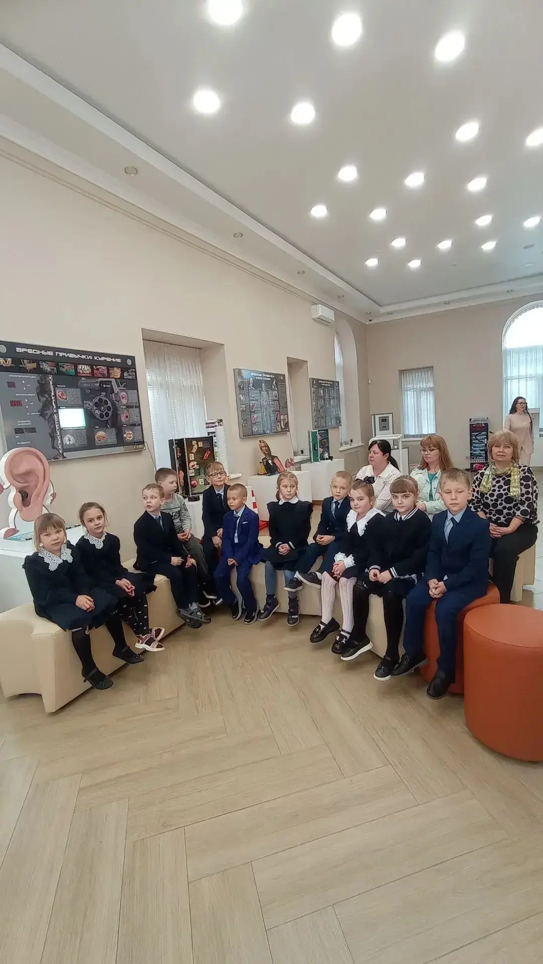 🩺 Путешествие во вселенную здоровья: 1 Б в Центре медицины здорового долголетия! 🧠✨