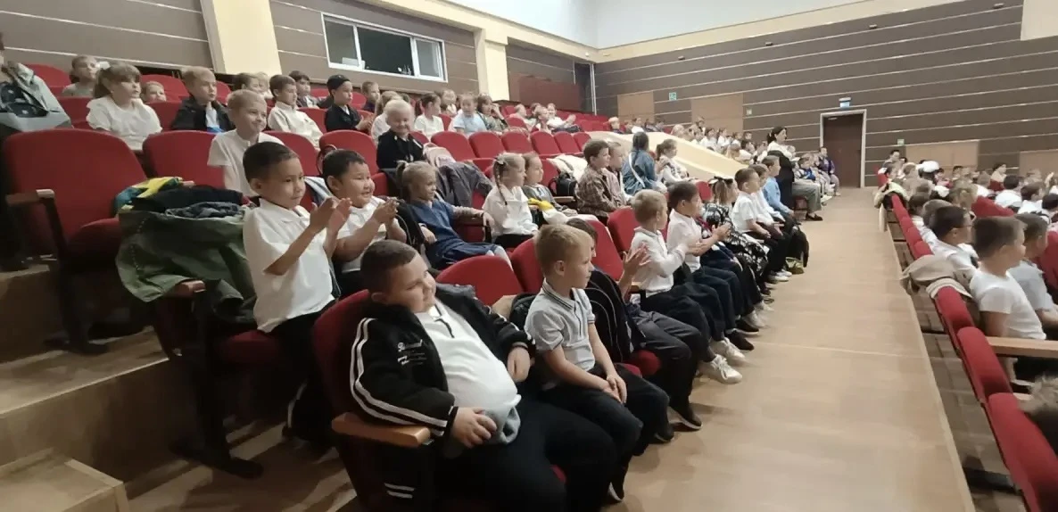 Учащиеся начальной школы  МКОУ «Лиманская СОШ №1» окунулись в мир театра — ребята посмо...