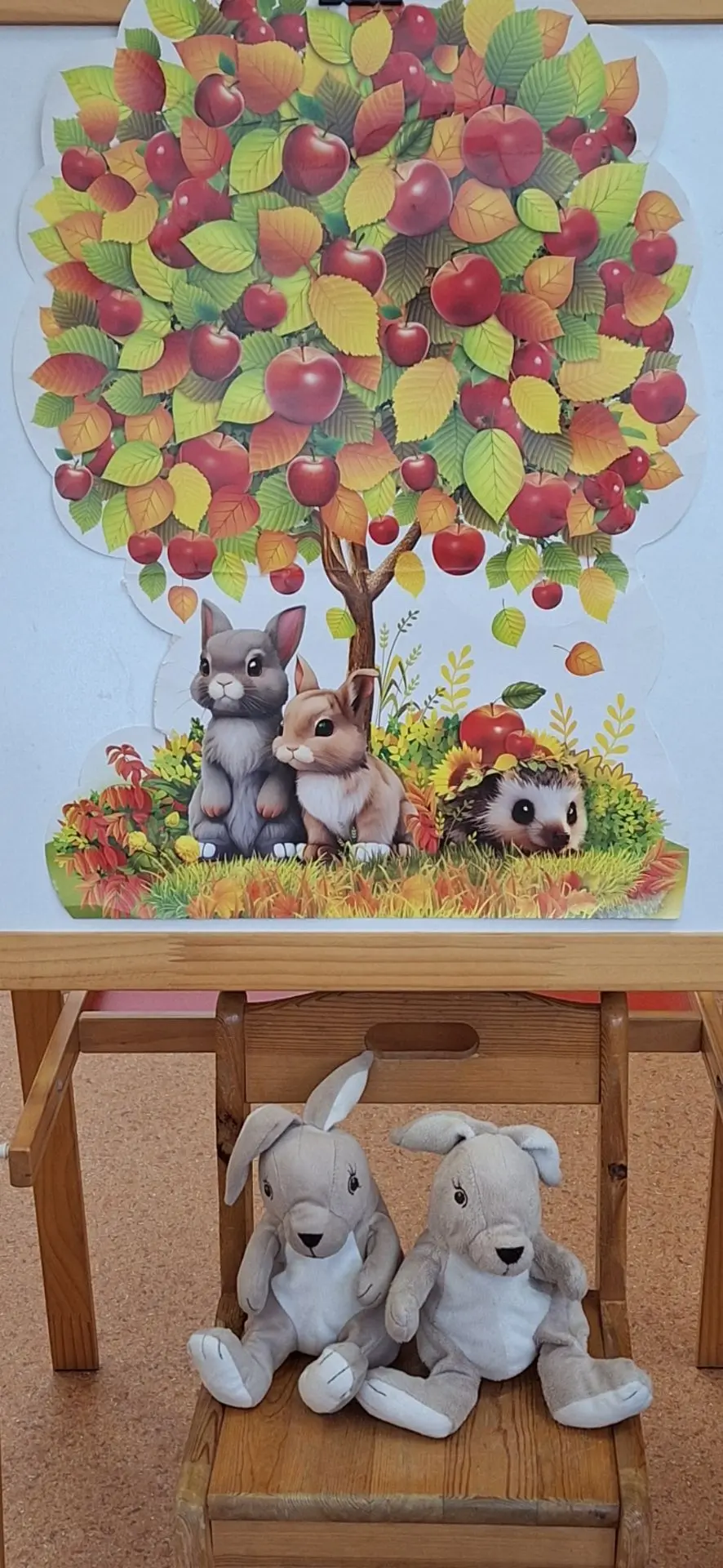 Убегал как то зайка от лисы.🐰 Мчался без оглядки и не заметил как из леса выбежал. И в...