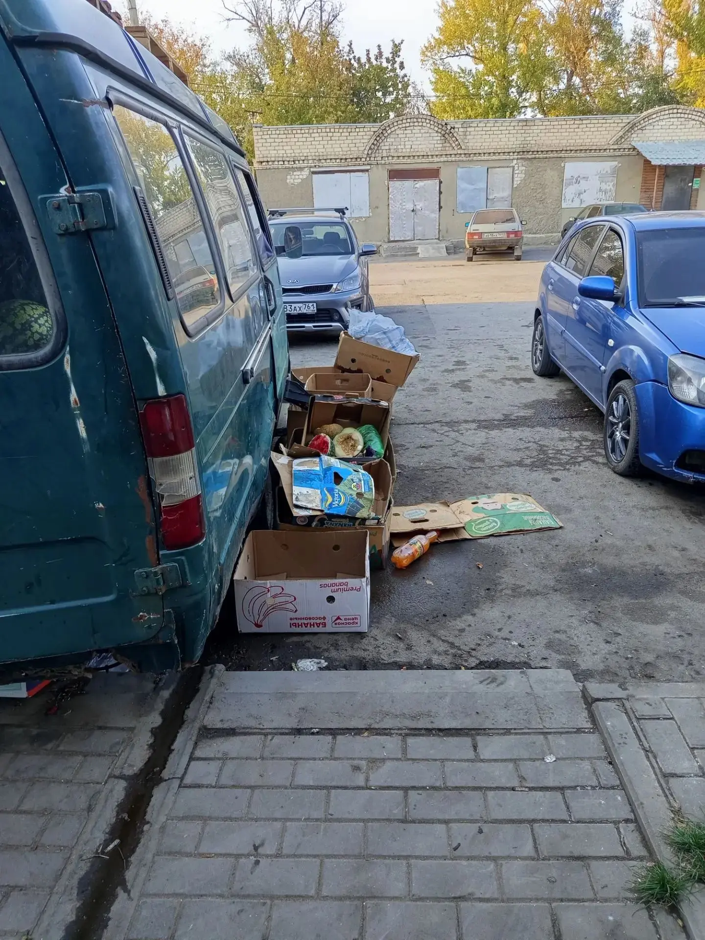 К магазину «Светофор», расположенному на Центральном рынке, невозможно пройти.