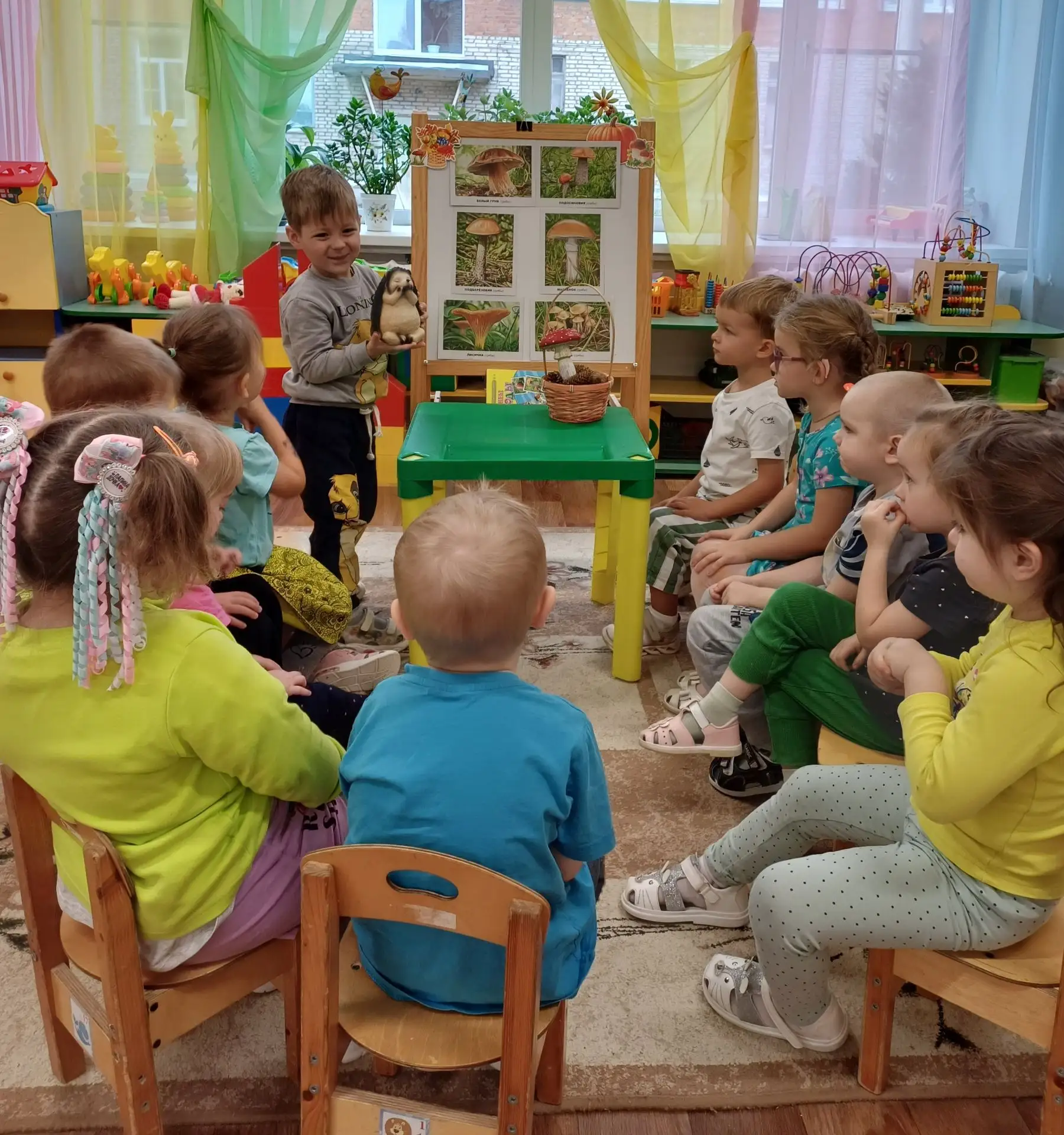 Лепка во 2-й младшей группе «Грибная полянка» (с добавлением элементов из природного ма...