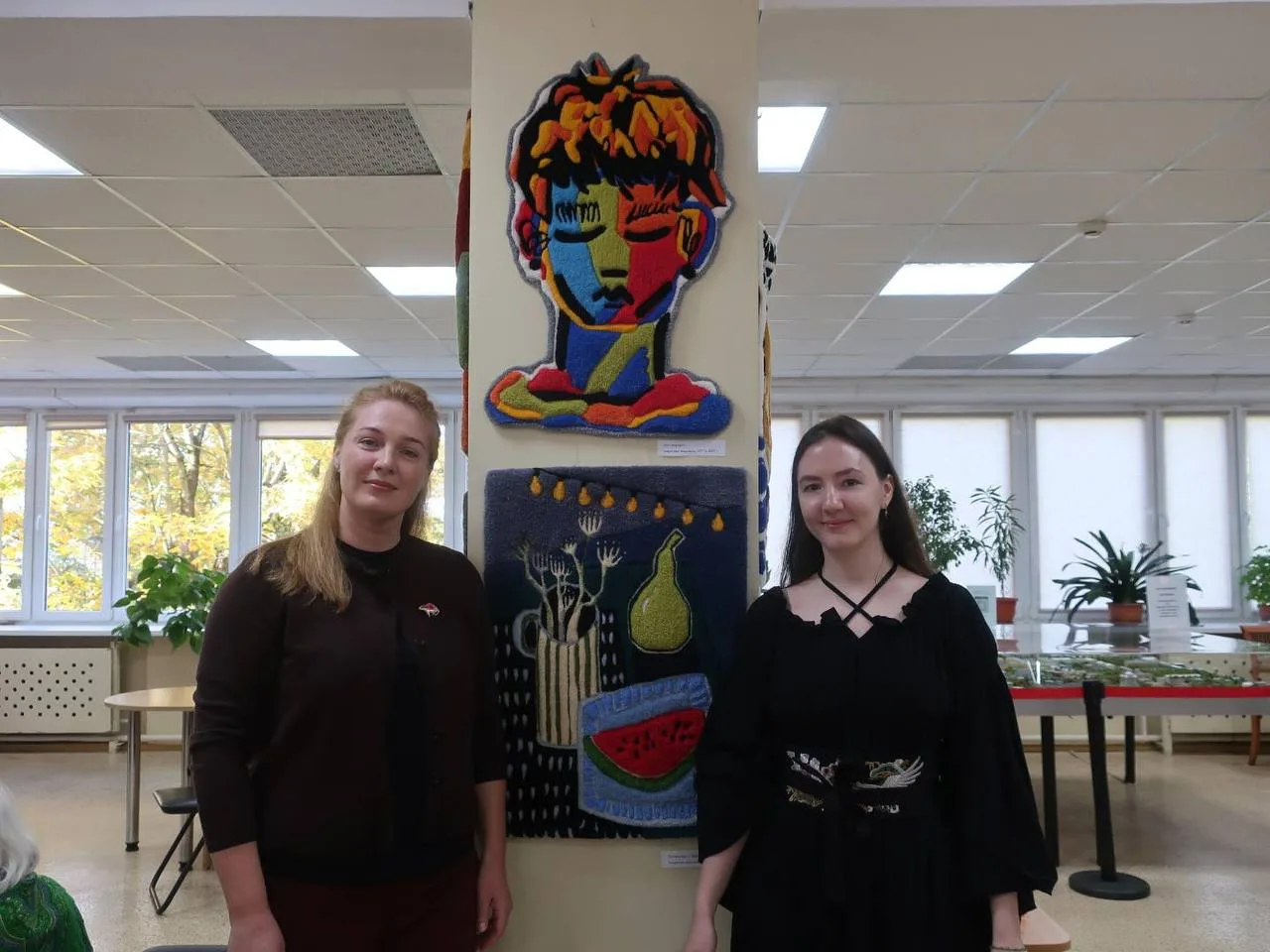 🧶 В Гатчине открылась выставка необычной ковровой вышивки
