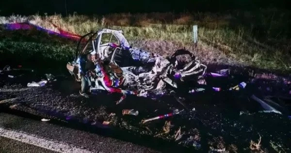 ⚠️ В Морозовском районе в ДТП с горящим авто и большегрузом умер 24-летний водитель
