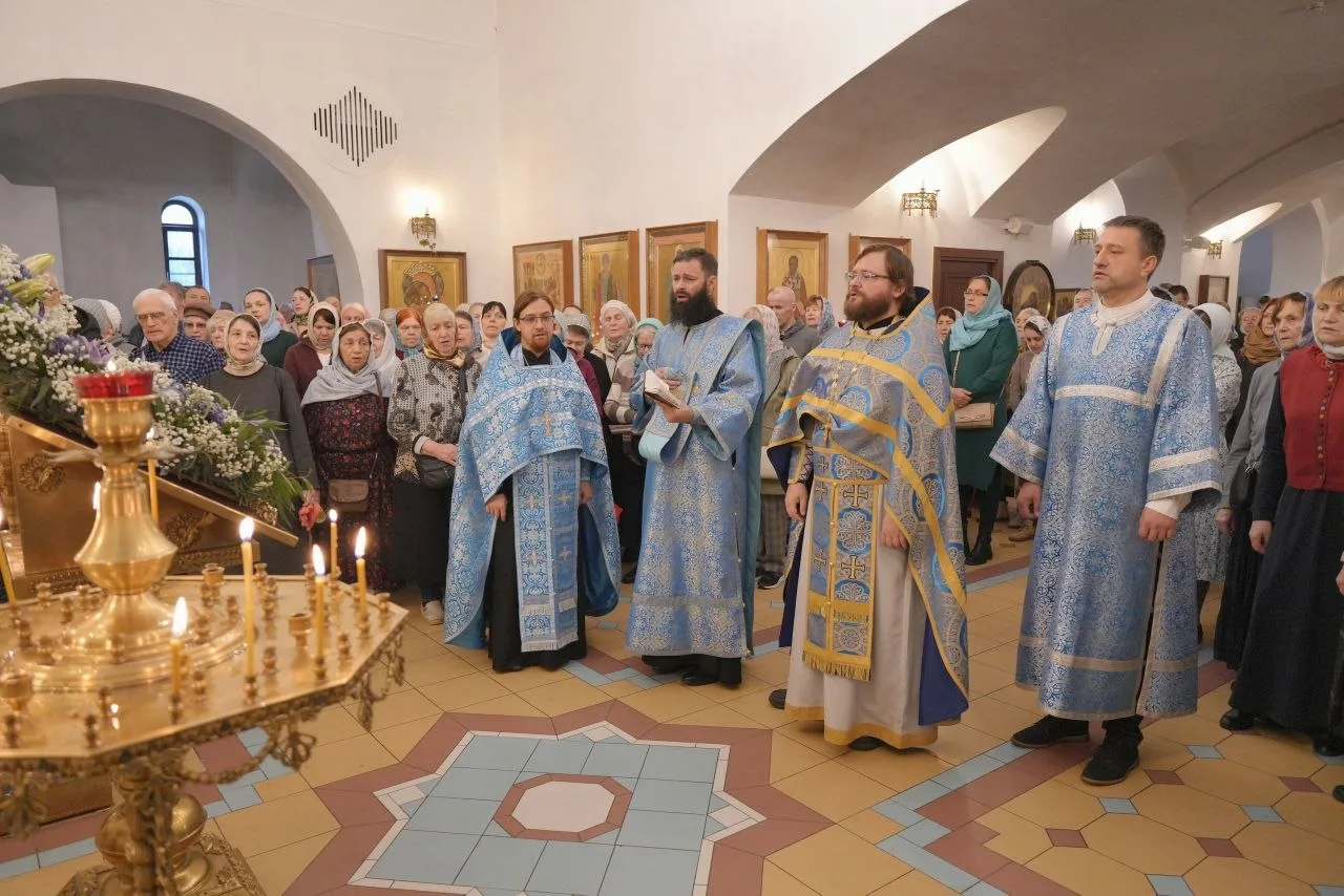 🕊Сегодня в нашем храме состоялись праздничные богослужения в честь Покрова Пресвятой Б...