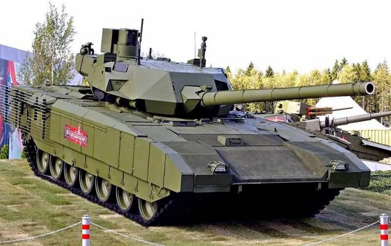 Новейший российский танк Т-14 «Армата» дорабатывается с учётом опыта СВО, заявил гендир...