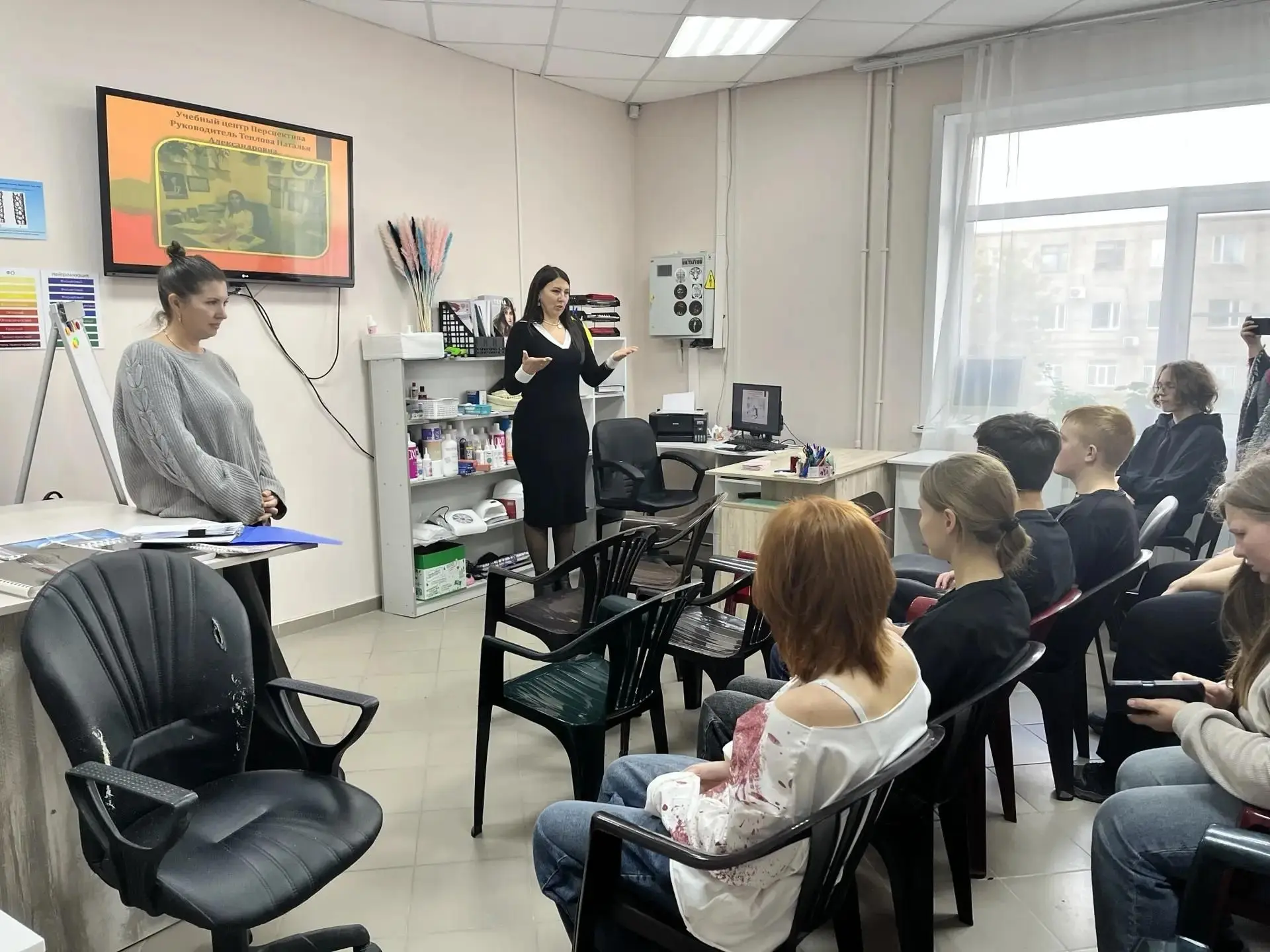 🎓🚀 Будущее в фокусе: 9‑А класс МБОУ ООШ № 4 на экскурсии в учебном центре «Перспектива»!