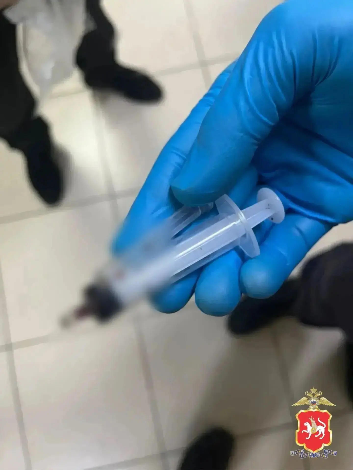 В Нижнекамске мужчина зашел в гипермаркет в неадекватном состоянии, чем привлек к себе ...