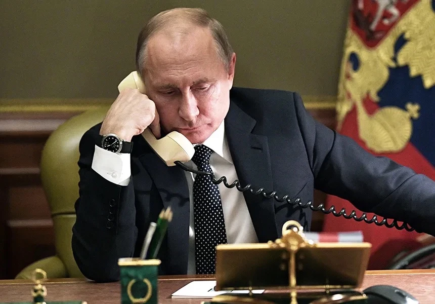 Владимир Путин провел телефонный разговор с папой Римским, сообщил Ватикан.