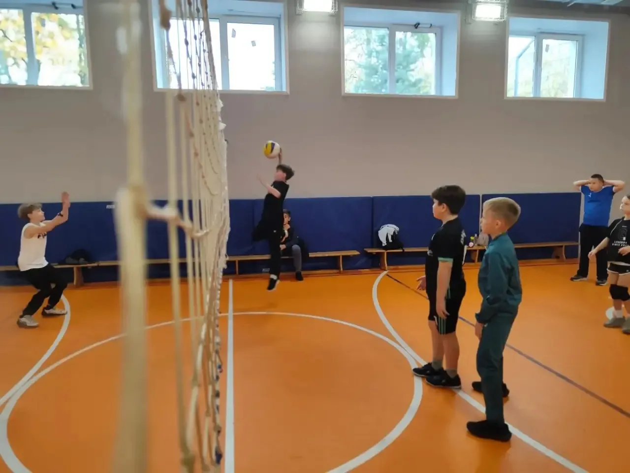 🏐Мяч в игре! Пионербол захватил 4-е классы