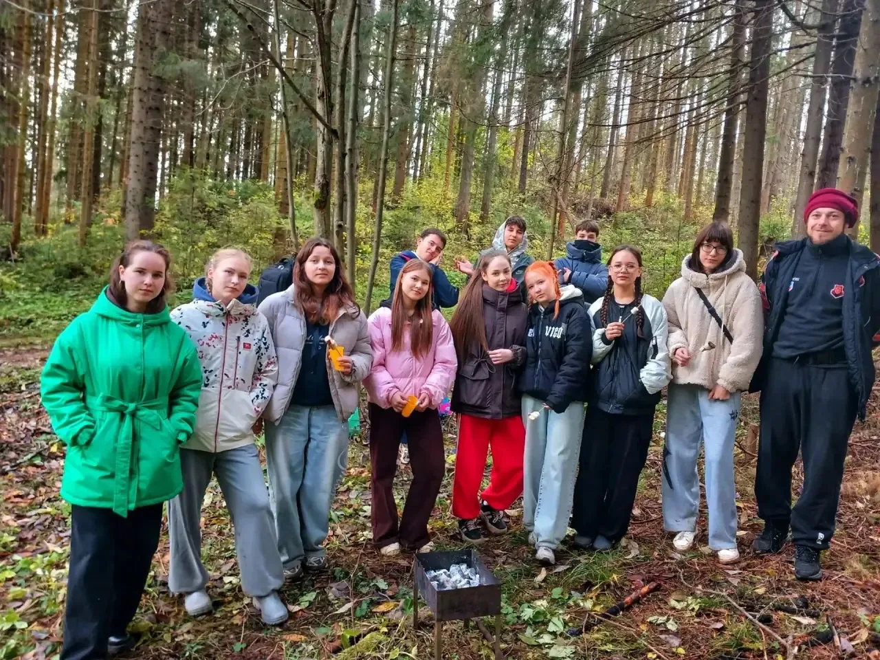 11 октября ребята из 9в класса провели активный день в осеннем лесу! 🌲 🔥🍡
