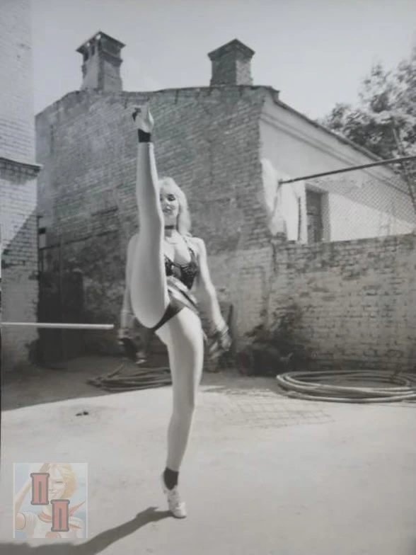 Маша Распутина. Москва, 1990-е.