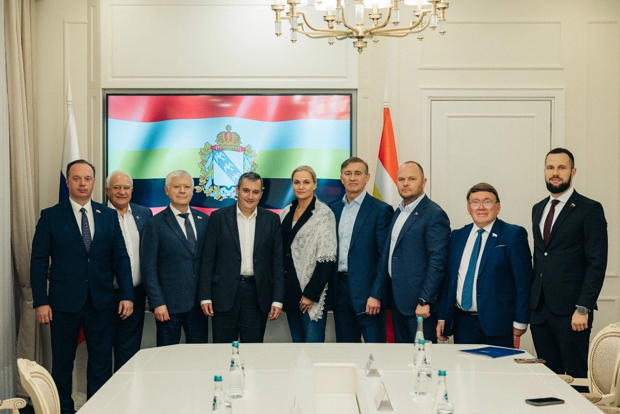 🇷🇺 Губернатор Александр Хинштейн провел встречу с депутатами Госдумы и сенаторами от ...