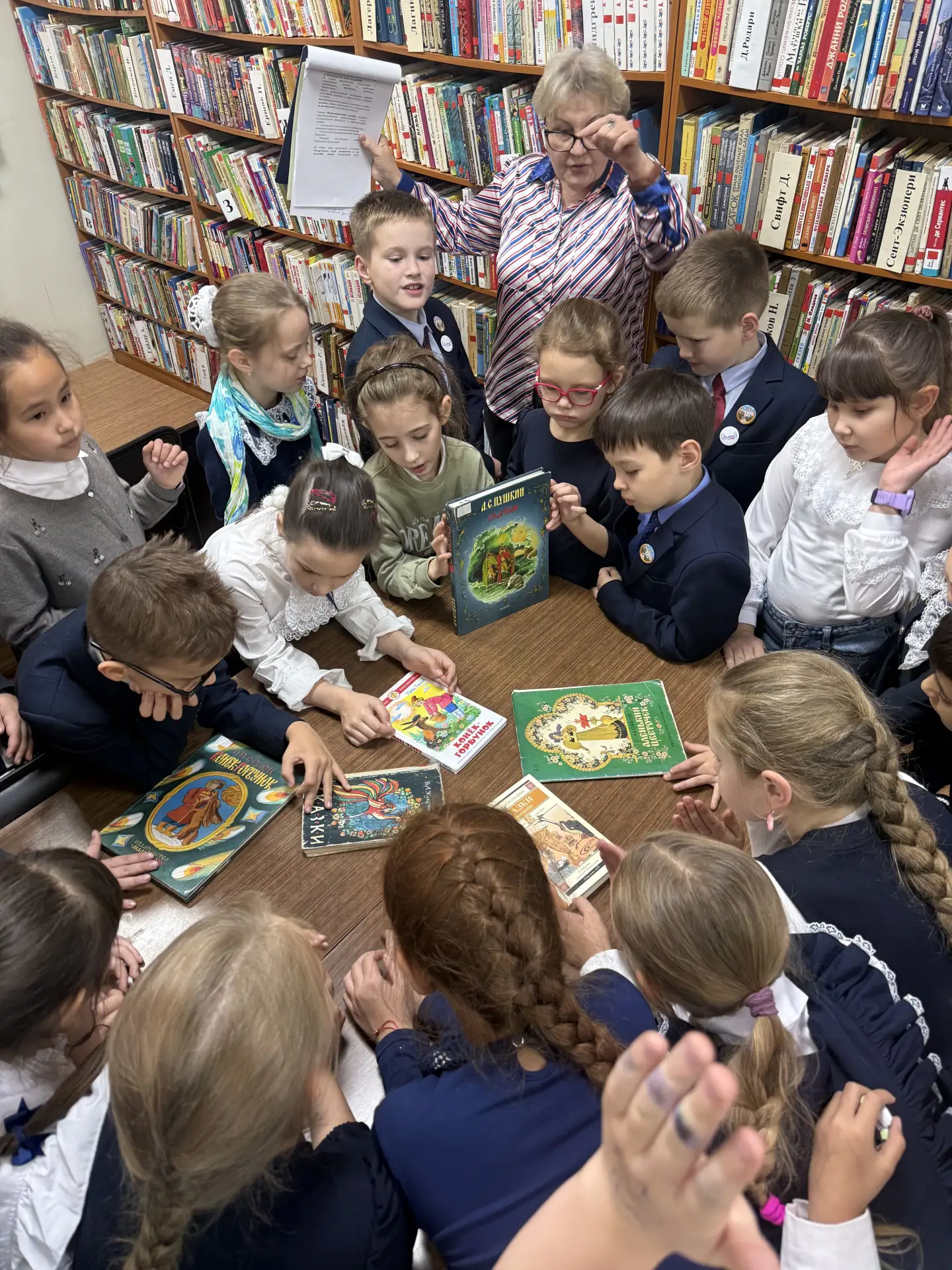 Как устроена большая библиотека, где хранятся редкие книги и чем удивляет Литературный ...