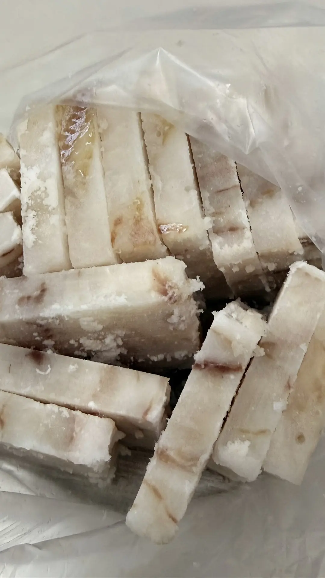 А ещё мы купили пилу 🥳🥳🥳🥳ура 🥳🥳🥳для себя напилила минтай на маленькие кусочки 🥳...