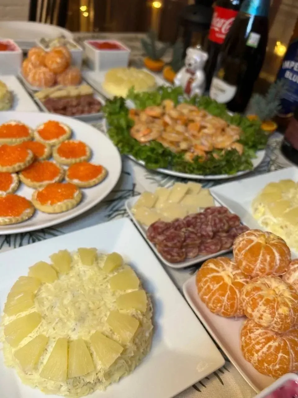 Вчера выложила рис с креветками в ананасе. И поступил вопрос про салат😊