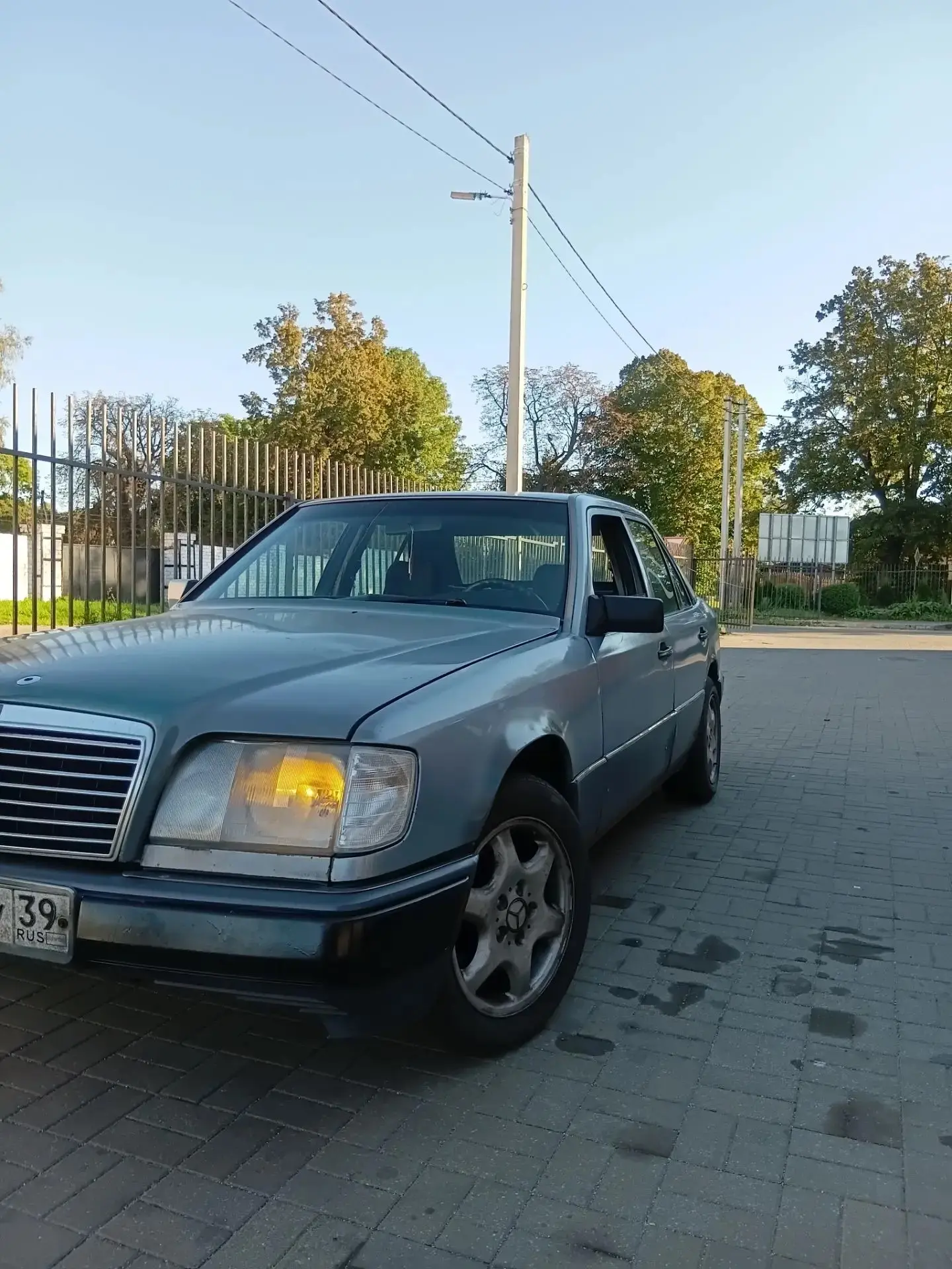 Продам Mercedes 124 E, 1991 года, 2.3, АКПП. Машина в хорошем состоянии. Все вопросы по...