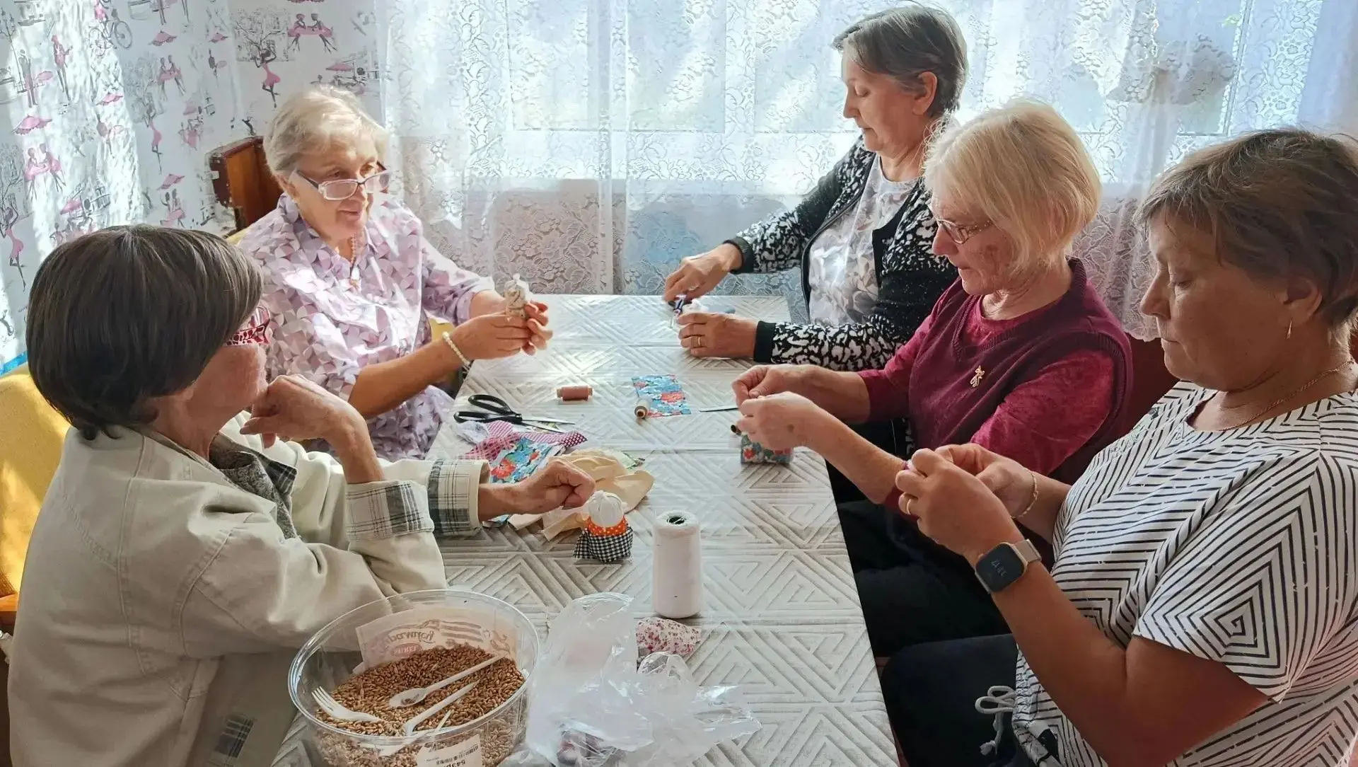 В рамках Недели здорового долголетия прошёл тёплый мастер-класс «В кругу друзей». Участ...