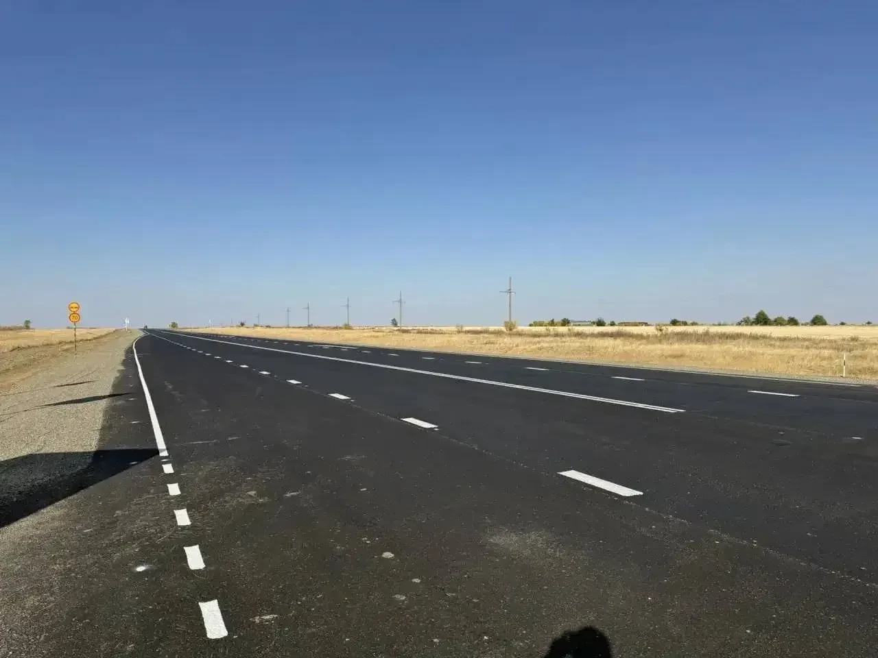🚧 В Калмыкии отремонтировали участок автодороги Элиста-Арзгир-Минеральные Воды.