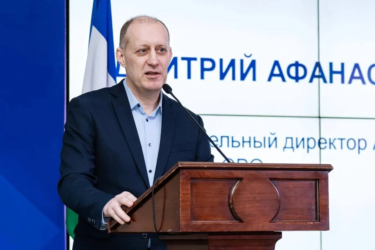 Я вырос в династии педагогов и сам выбрал путь учителя. В мирной жизни преподавал детям...