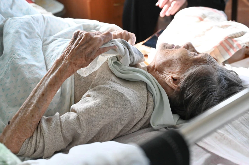 «Володя меня убивает…»: в амурском селе пьяный сосед жестоко избил 92-летнюю пенсионерк...