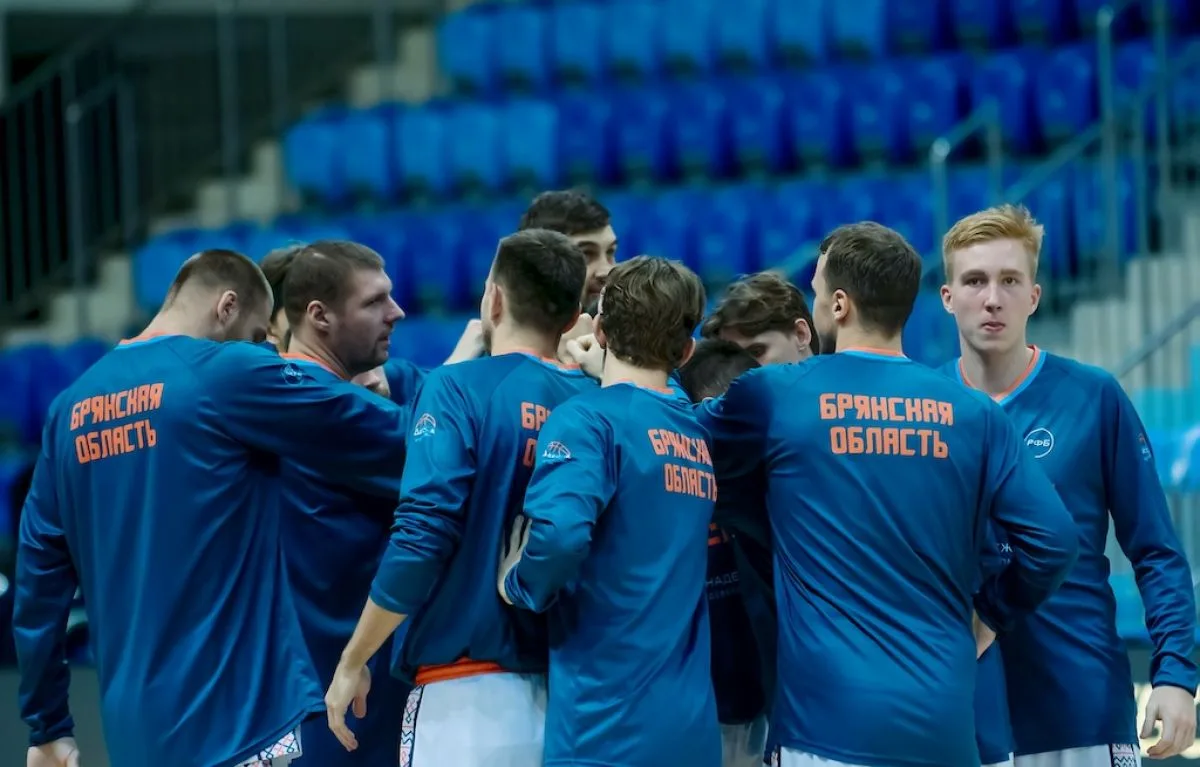 Брянская "Десна" уверенно победила курских "Русичей"