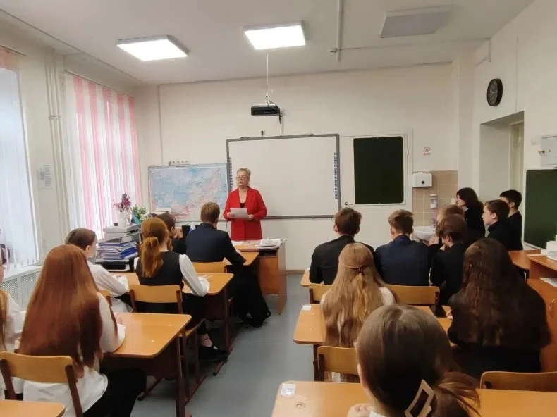 Специалист Дома культуры п. Первомайска провела  диалог‑игру «Не дружи с вредными привы...