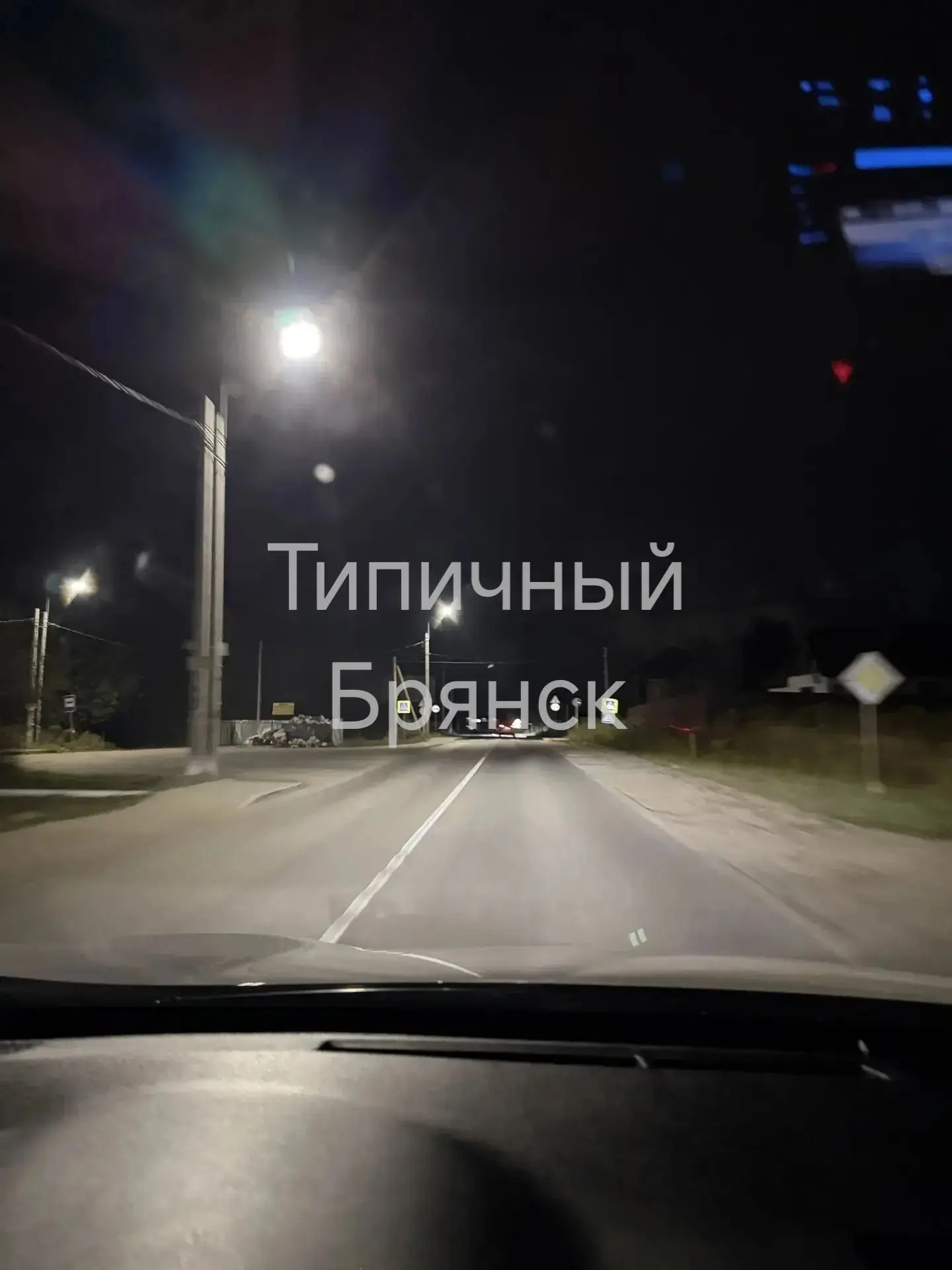 Жители Толмачево просят администрацию разобраться с освещением на улице Трудовой и ее п...